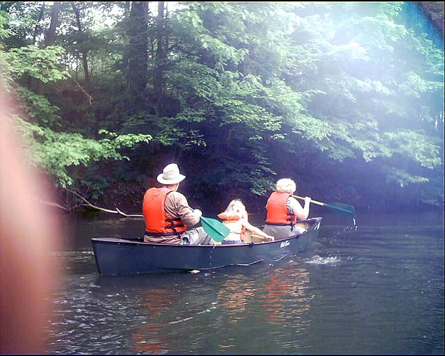 CanoeTrip_052204-004.jpg 83.7K