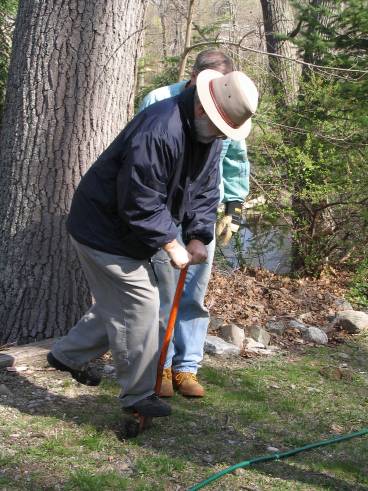 Planting-CreekBend_04_21_06-0008.jpg 47.9K