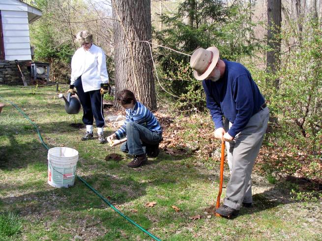 Planting-CreekBend_04_21_06-0014.jpg 98.2K