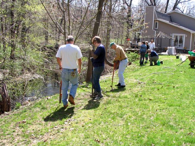 Planting-CreekBend_04_21_06-0054.jpg 103.0K