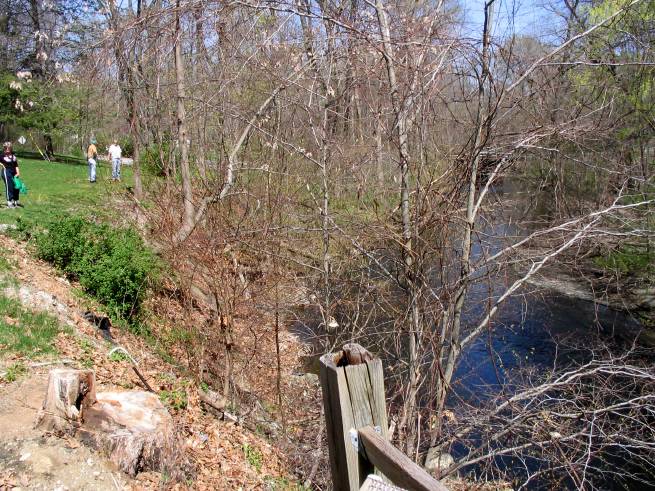 Planting-CreekBend_04_21_06-0055.jpg 102.2K